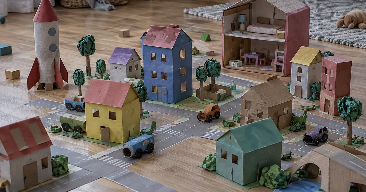 Поделки из бумаги и картона: 12 игрушек для детей 4-10 лет